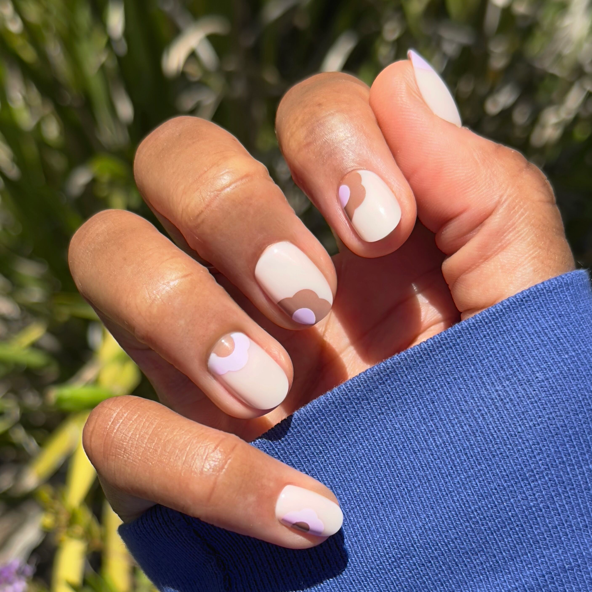 Big Fall Blooms - Press-On | Extra Short | Round neutral mani with soft curved floral shapes for an easy at-home manicure